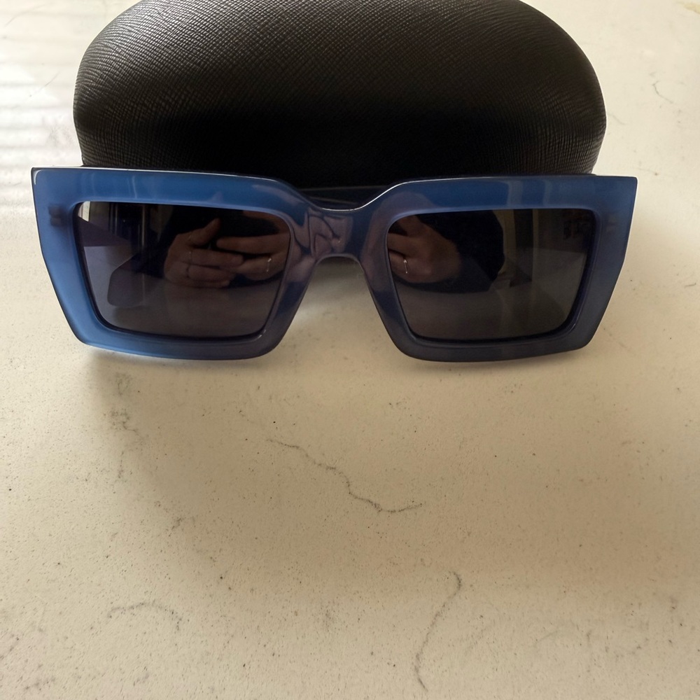 NWOT Ferragamo Stylish Blue Square Sunglasses